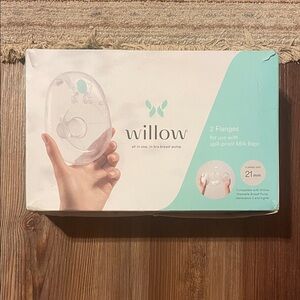Willow Mint and White Breast Pump Flanges